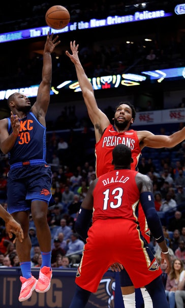 Davis leaves with shoulder injury, Pelicans beat Thunder